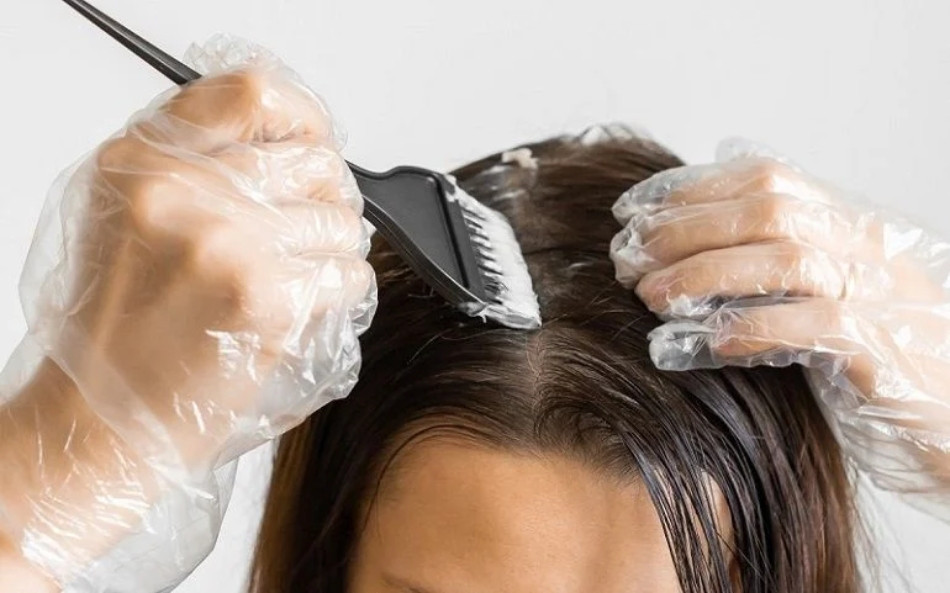 Dùng mặt nạ ủ tóc phục hồi tóc bị xơ rối không vào nếp