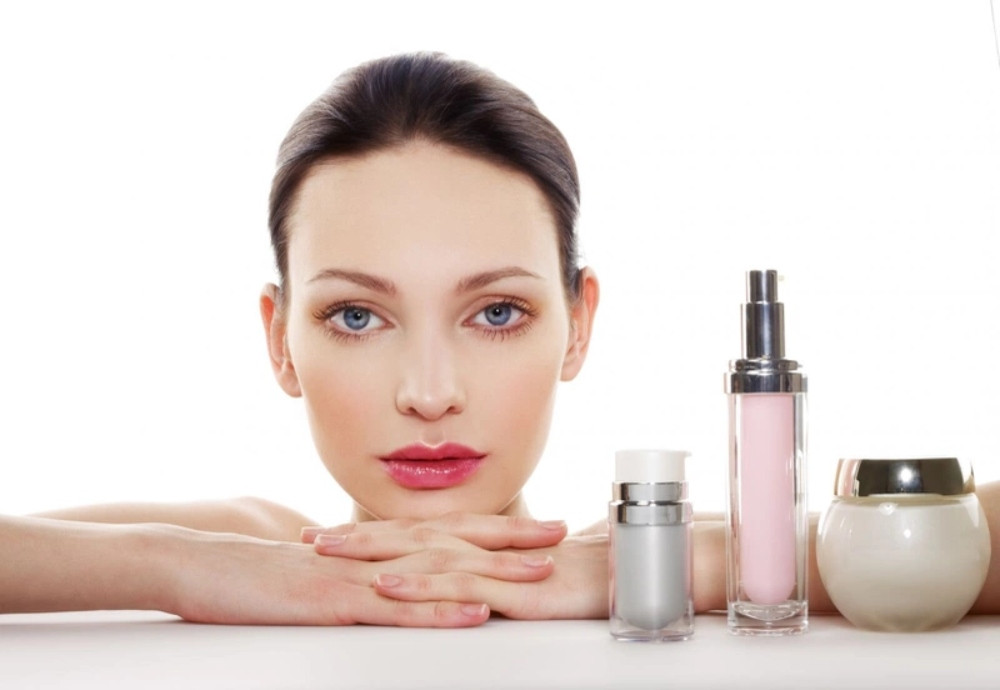 Dùng mỹ phẩm dưỡng trắng da bật tone