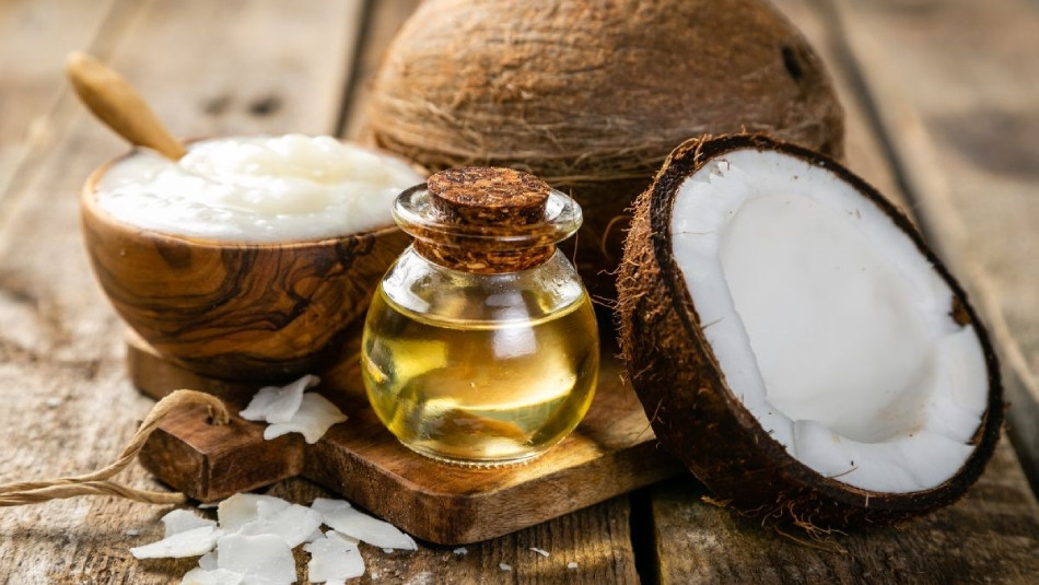 Dưỡng tóc bằng dầu dừa