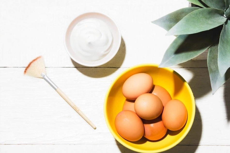 Dưỡng tóc bằng mặt nạ trứng gà và mật ong