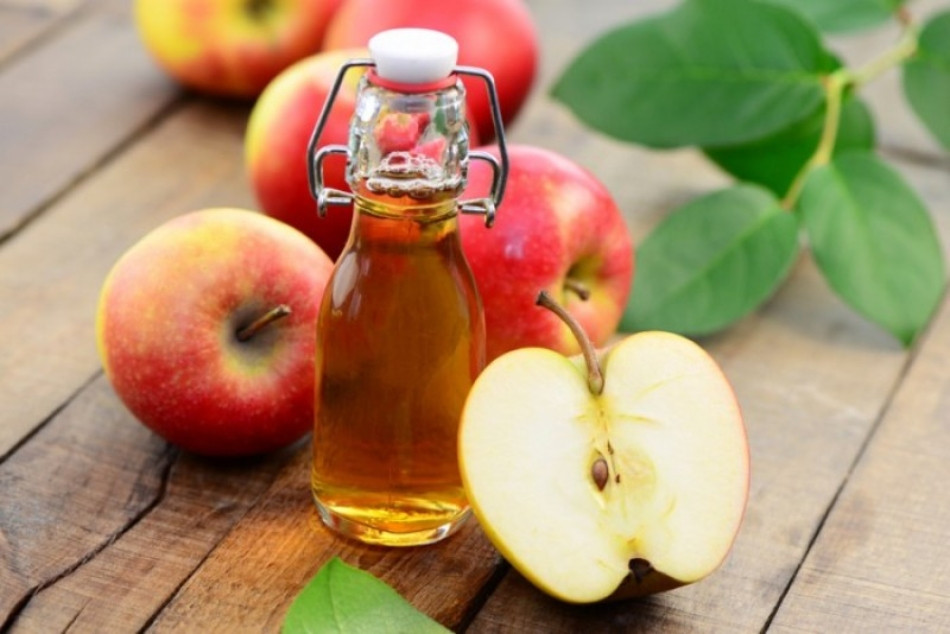 Dưỡng tóc cứng trở nên mềm mượt bằng giấm táo