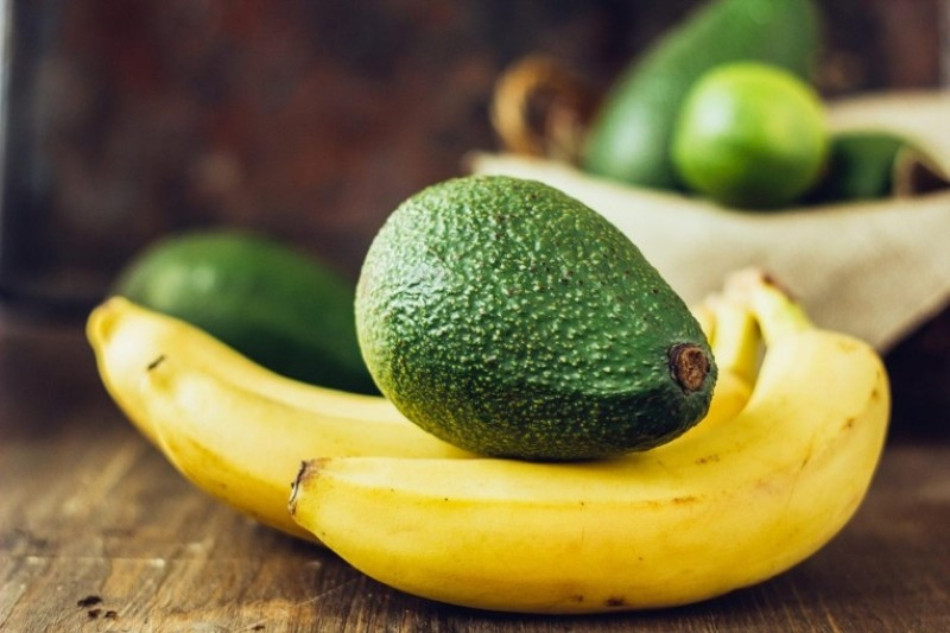 Dưỡng tóc mềm mượt bằng bơ và chuối