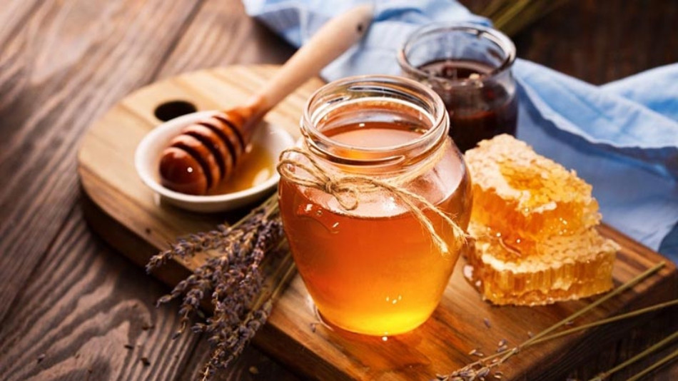Dưỡng tóc phục hồi hiệu quả với mật ong