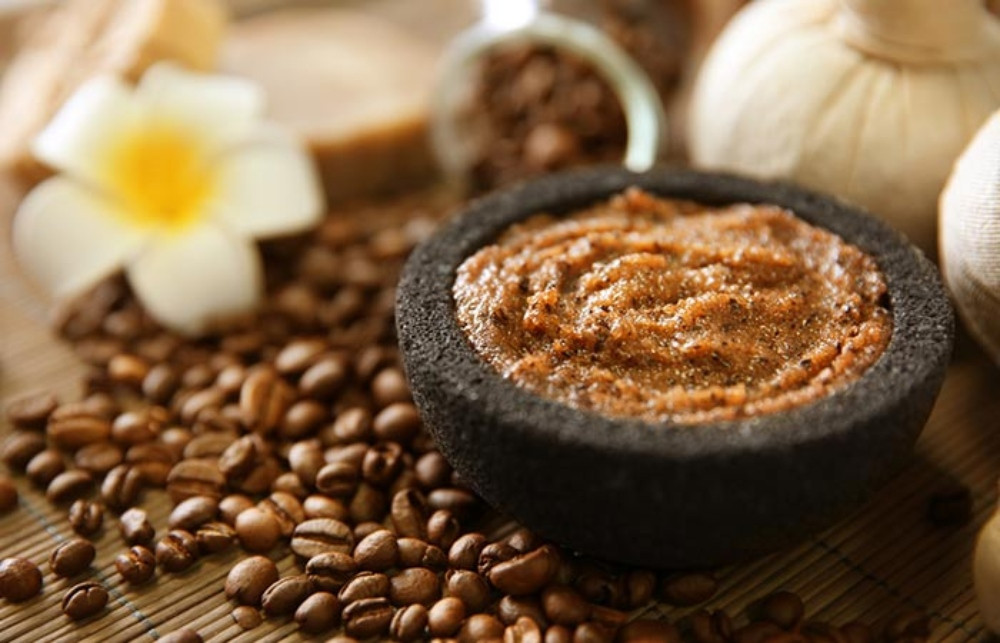 Dưỡng trắng da mặt với đường nâu và bã cà phê