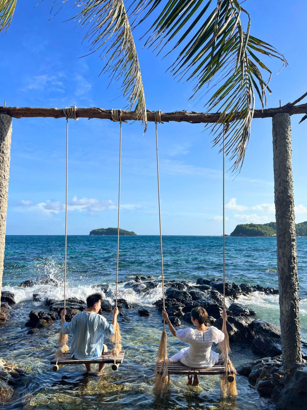 Famous couple swing on May Rut Trong Island