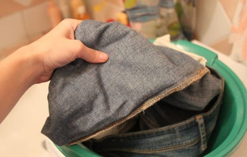 Giấm giúp giữ màu quần jean