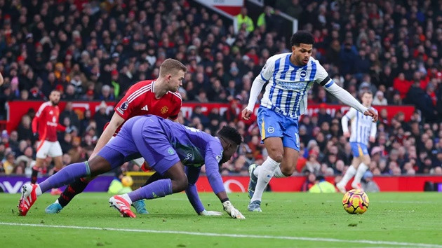 Hàng phòng ngự của Man Utd chưa bao giờ ổn định