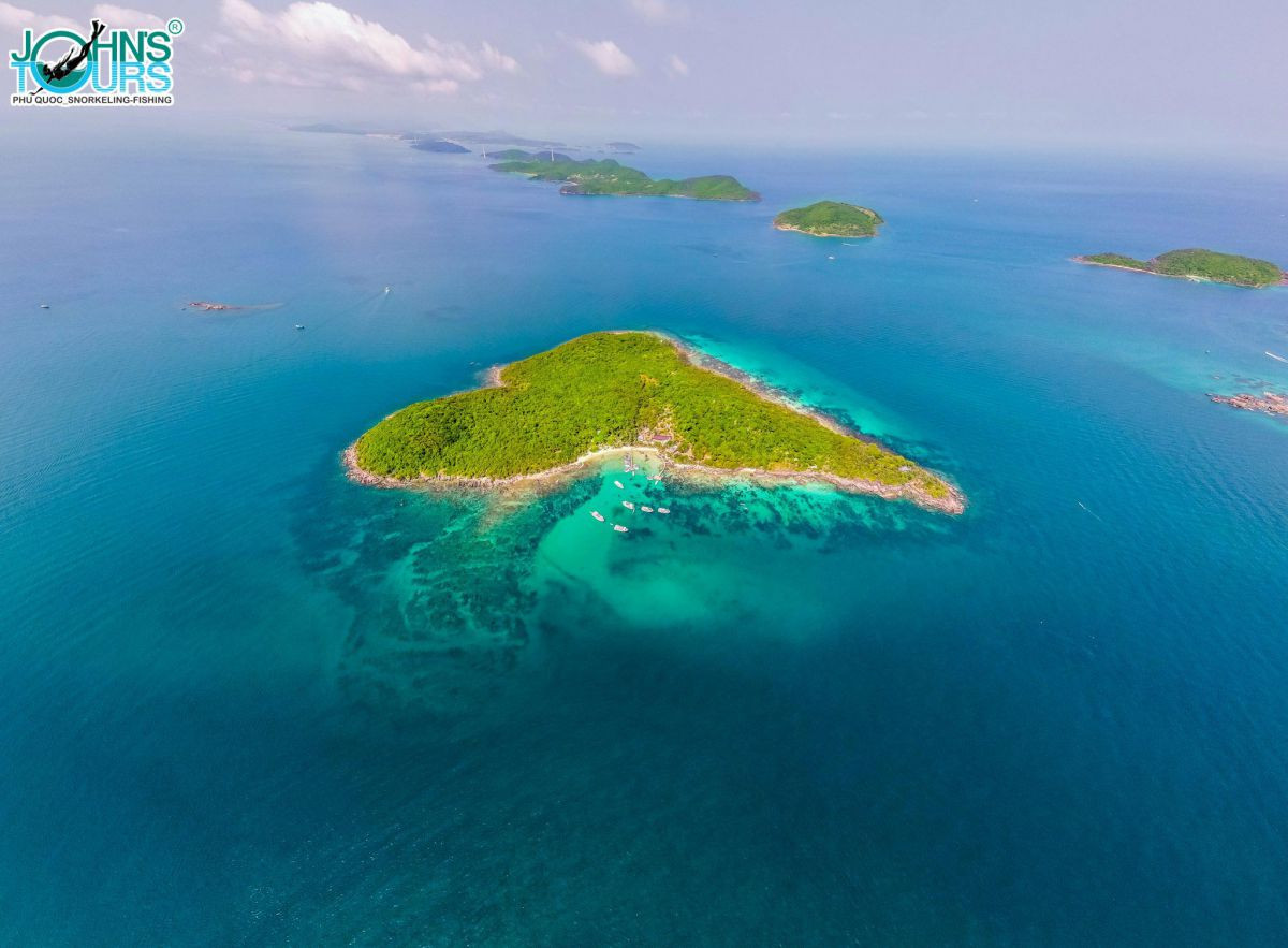 Heart-shaped May Rut Trong Island