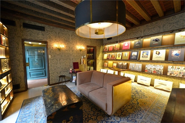 Hiệu sách Assouline Venezia (Venice, Italy)