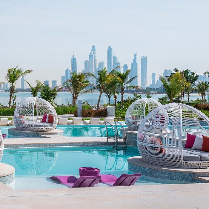 Hồ bơi ngoài trời tại W Hotel The Palm