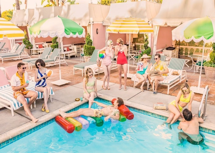 Hồ bơi ở khách sạn Beverly Hills Hotel