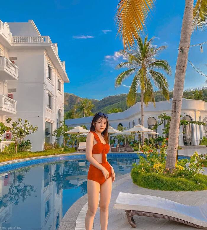 Hồ bơi sang trọng tại Seaside Resort Quy Nhơn