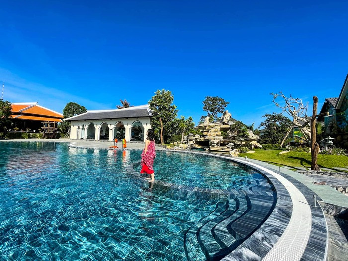 Hồ bơi tại Cần Thơ Eco Resort