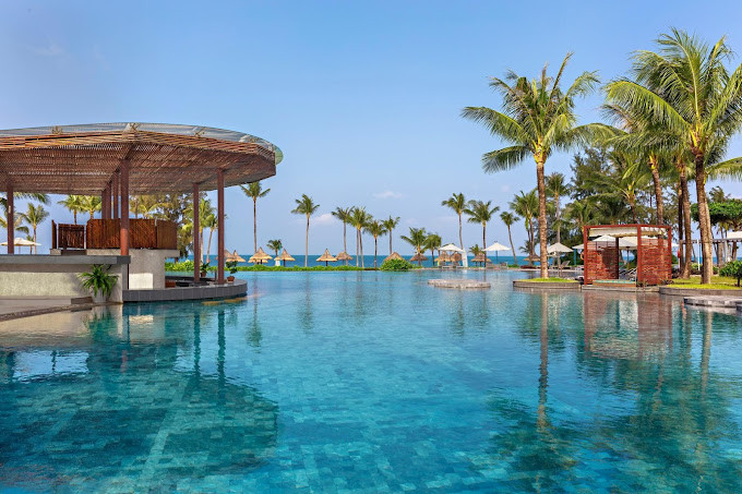 Hồ bơi vô cực tại Resort