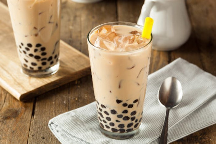 Hoàn thiện và trình bày thành phẩm trà sữa