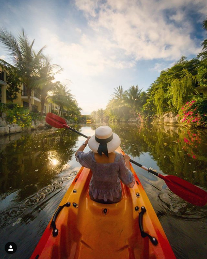 Hoạt động chèo thuyền tại Koi Hội An Resort