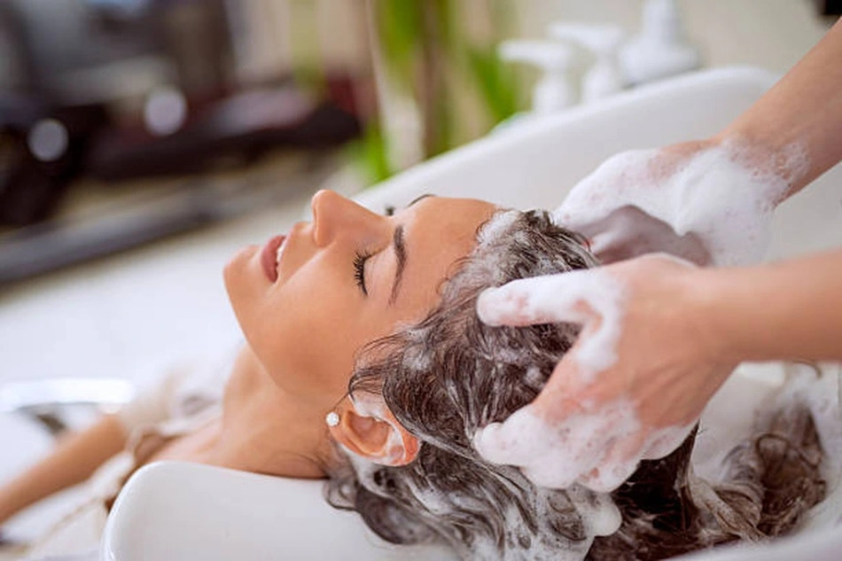 Hướng dẫn cách sử dụng dầu gội cho tóc bết đúng chuẩn