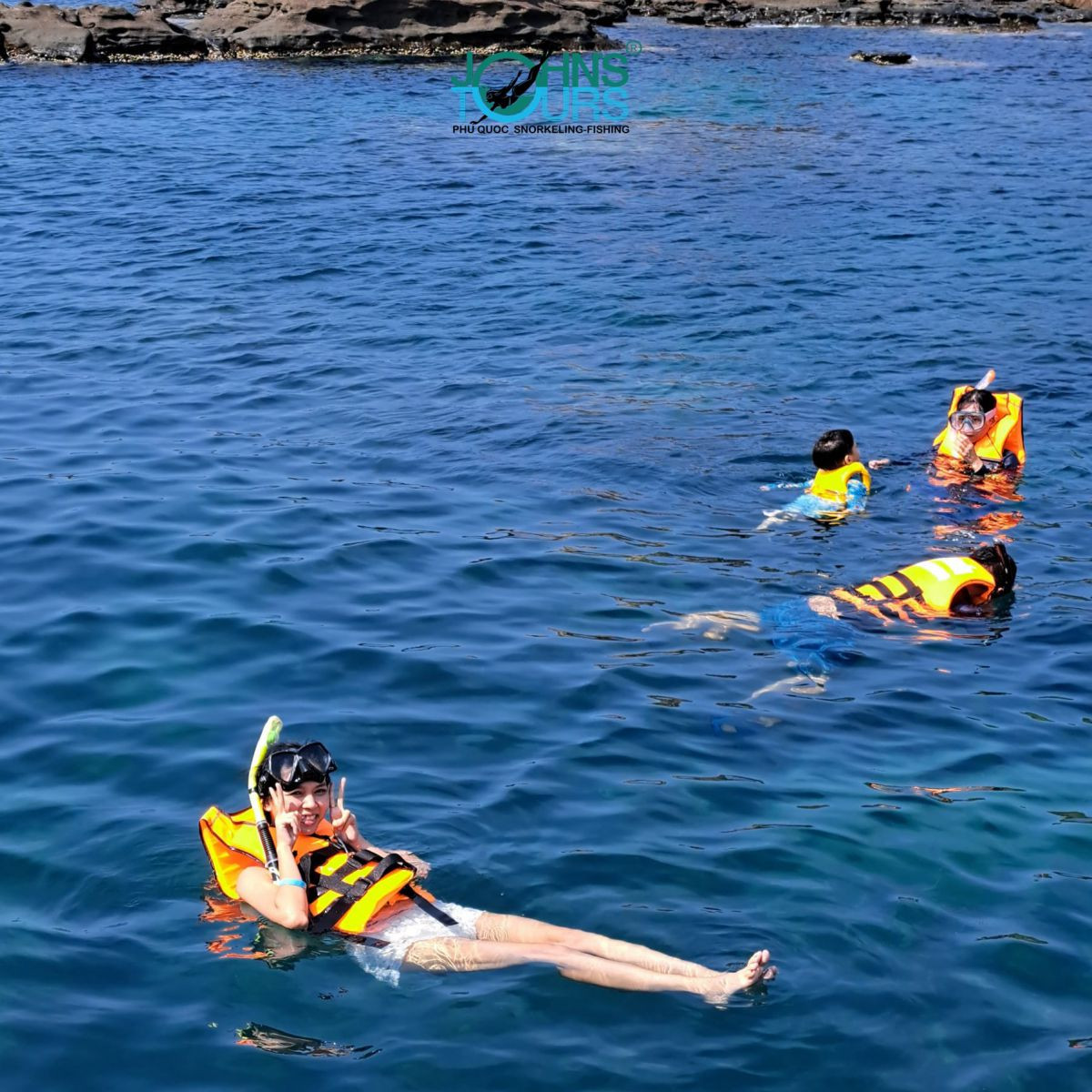 John’s Tours đã chuẩn bị đầy đủ dụng cụ ngắm san hô cho bạn