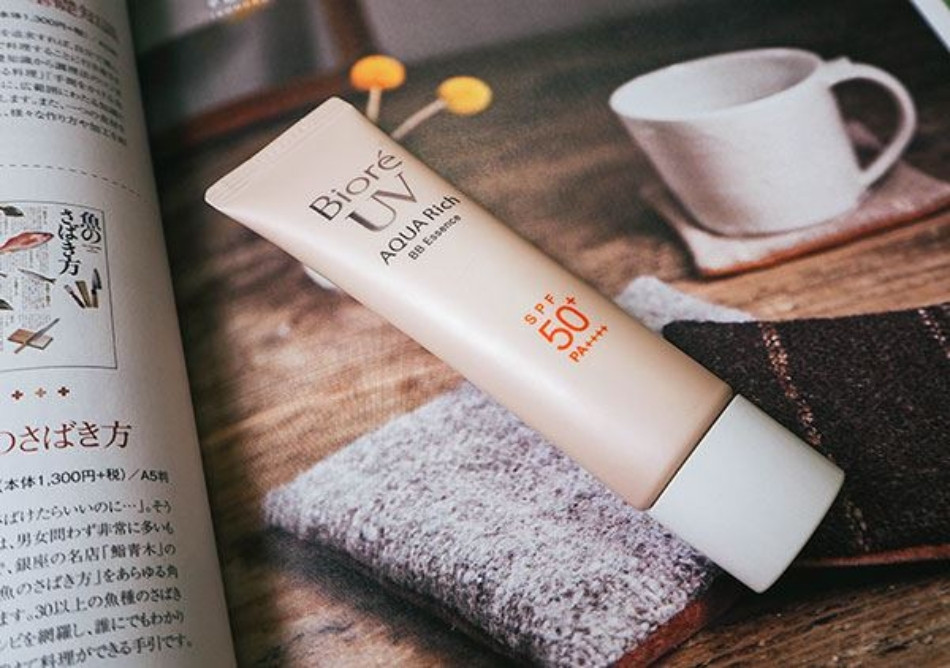 Kem chống nắng Biore UV Aqua Rich BB Essence che khuyết điểm