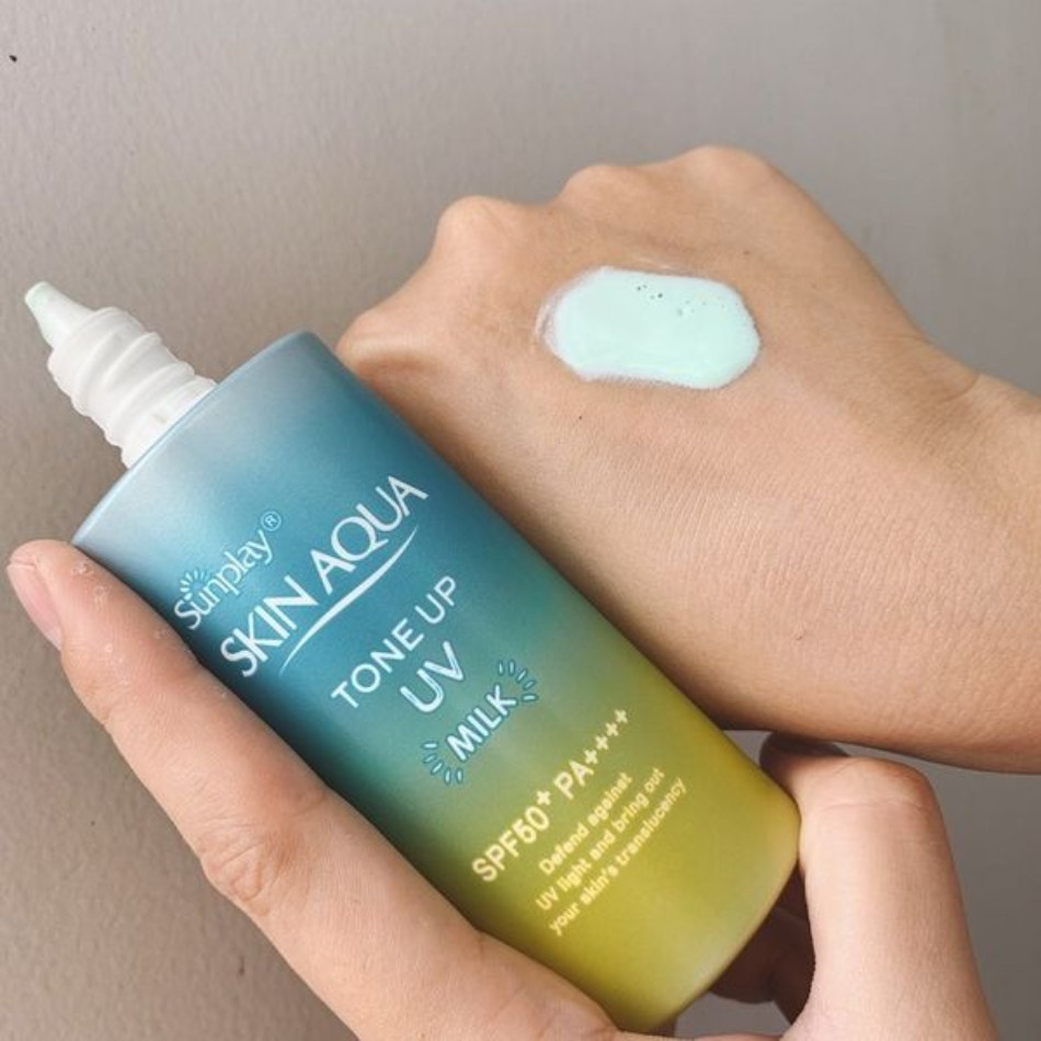 Kem chống nắng che khuyết điểm Sunplay Skin Aqua Tone Up UV Milk - Mint Green