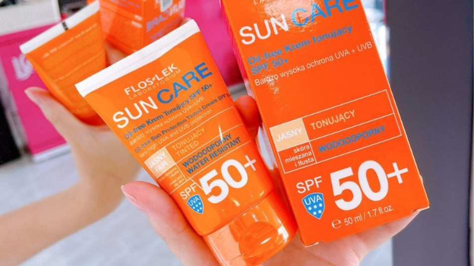 Kem chống nắng Floslek Oil-Free Sun Protection Tinted Cream SPF 50+ nâng tone tự nhiên