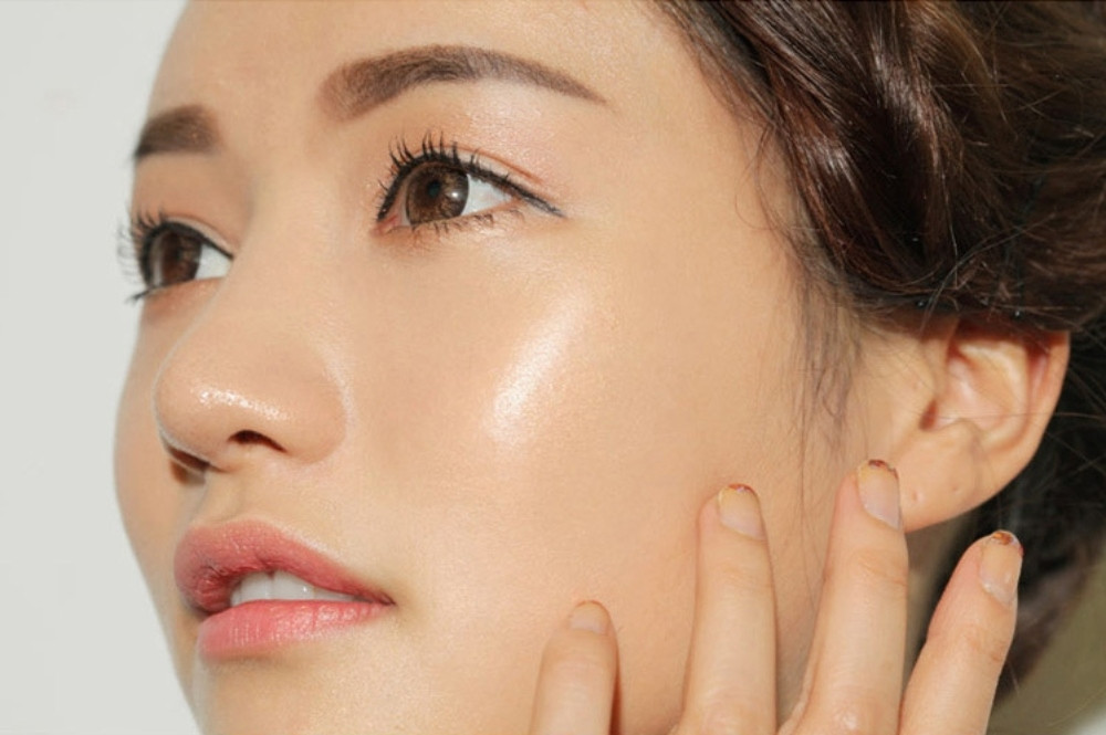 Kem chống nắng giúp cấp ẩm cho da