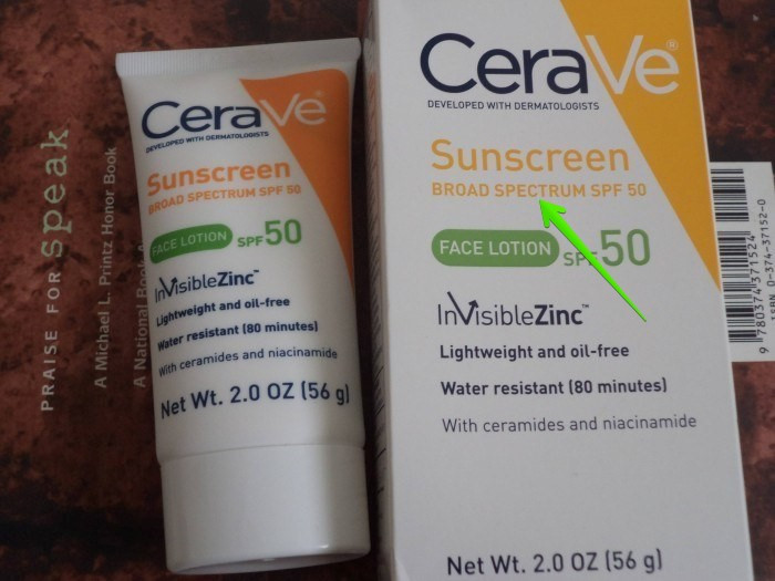Kem chống nắng phổ rộng CeraVe có ghi chữ “Broad spectrum”