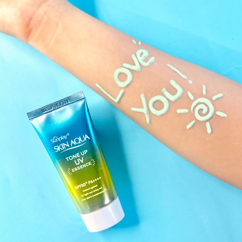 Kem chống nắng Sunplay Skin Aqua Tone Up UV Essence