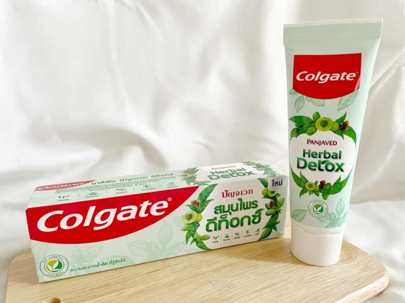 Kem đánh răng Colgate Herbal Detox dành cho bà bầu