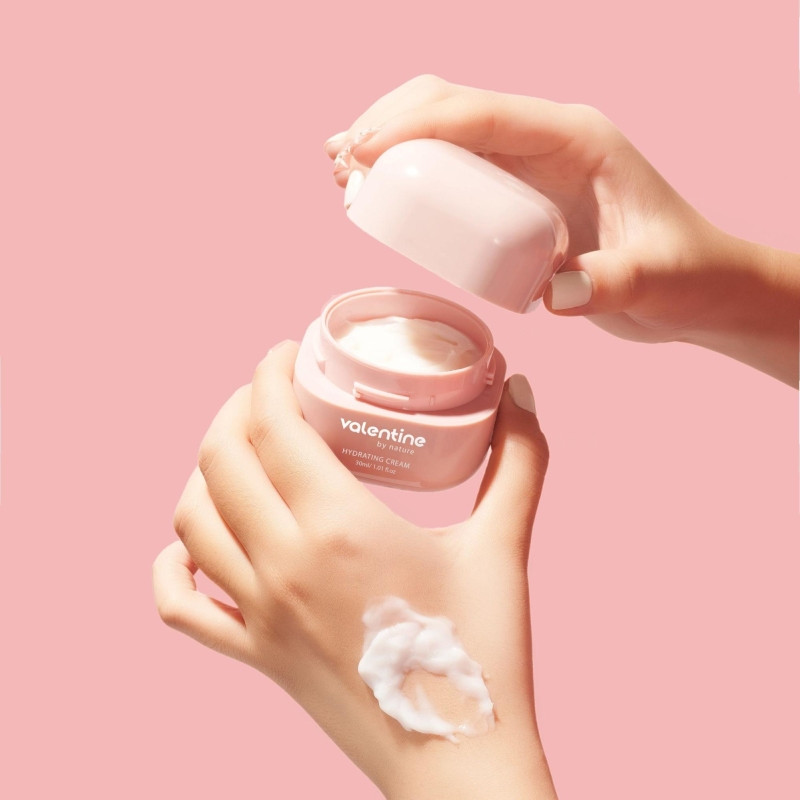 Kem dưỡng ẩm Valentine giúp duy trì độ ẩm tự nhiên và kiểm soát dầu nhờn hiệu quả