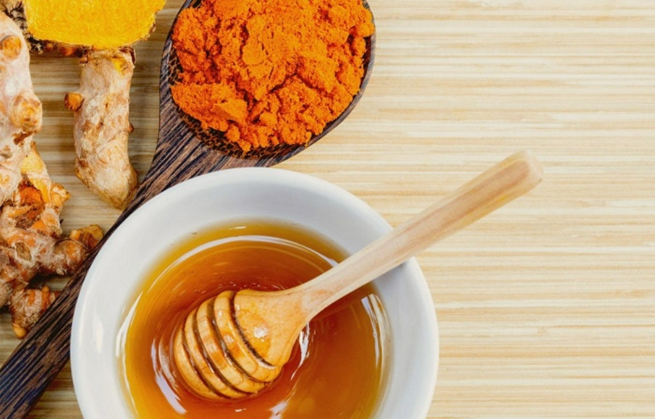 Kết hợp mật ong với nghệ