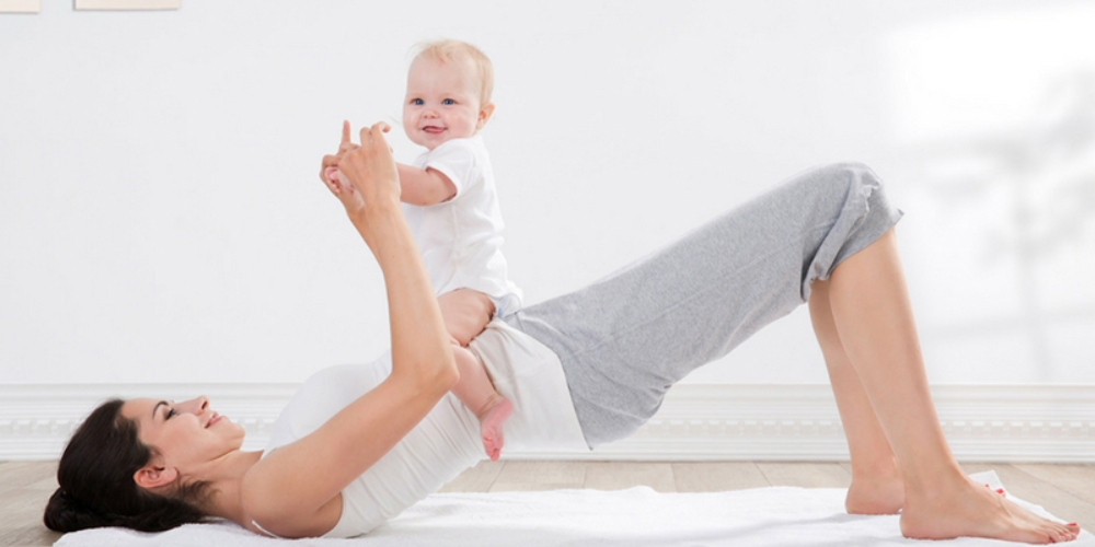 Kết hợp thực hiện bài tập xương chậu khi đang trông con