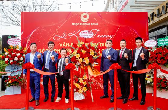 Khách mời tham dự buổi lễ khai trương