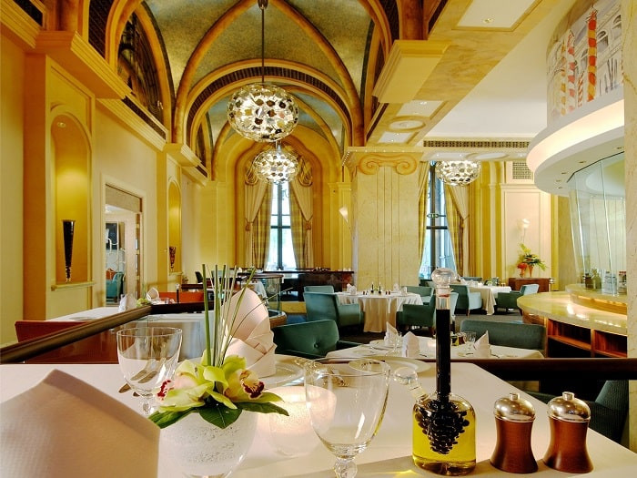 Khách sạn Emirates Palace với công nghệ hiện đại