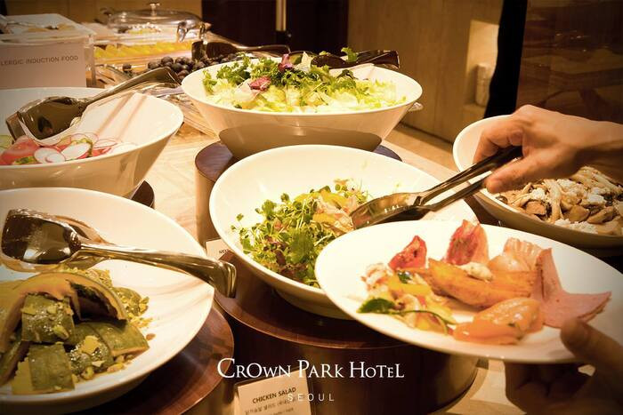 Khách sạn gần làng Bukchon Hanok chất lượng - Crown Park Hotel Seoul