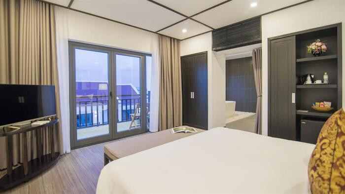 Khách sạn Golden Pearl Hội An: Phòng Suite với tầm nhìn hồ bơi