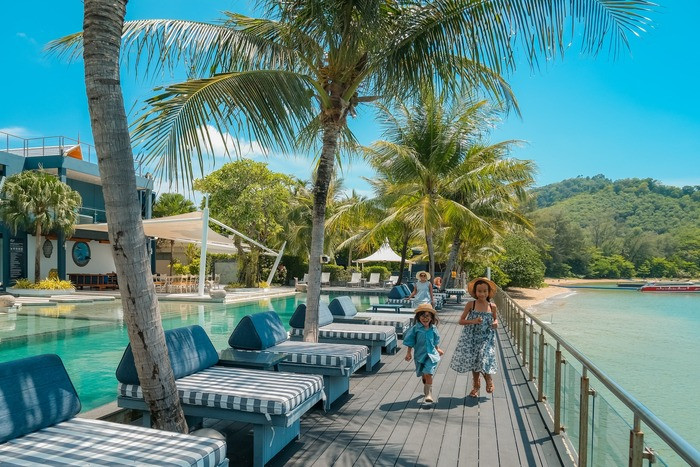 Khách sạn Tide Phuket nằm giữa thiên nhiên