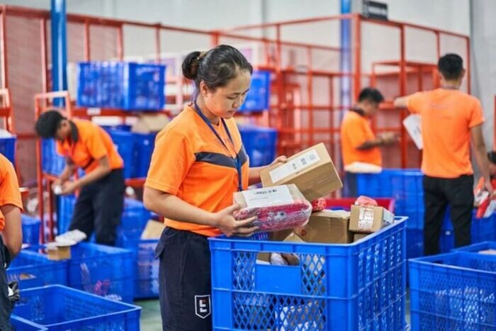 Kho Lazada phục vụ khách lấy hàng trực tiếp