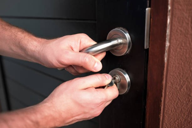 Khóa cửa để được an toàn