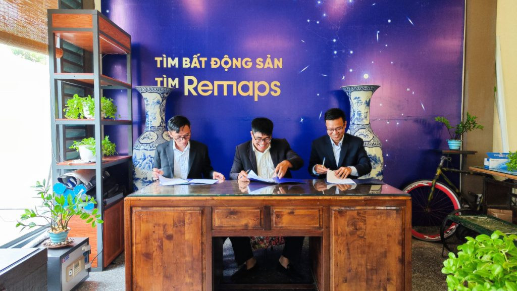 Khoảnh khắc ký kết giữa Biggee và Remaps