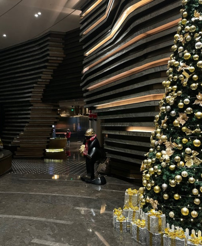 Không gian bên trong InterContinental Shanghai Wonderland vô cùng độc đáo, sang trọng.