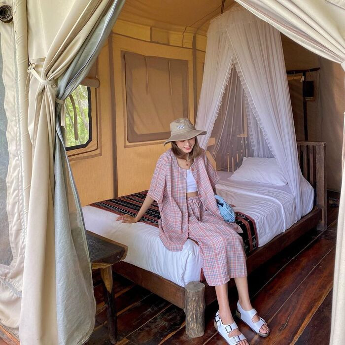 Không gian phòng nghỉ ngôi nhà gỗ tại Lắk Tented Camp