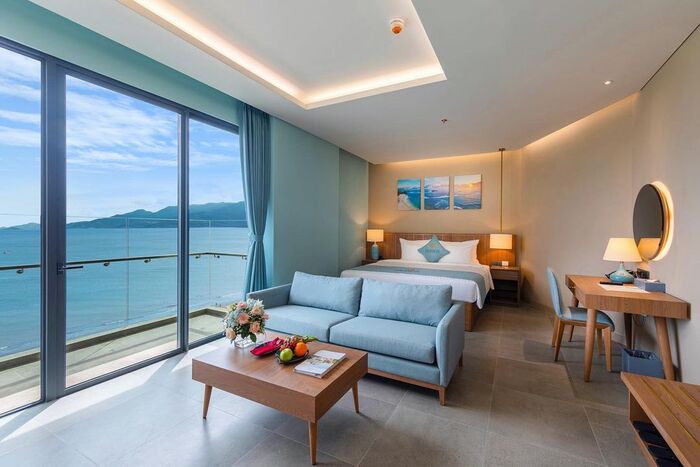 Không gian phòng nghỉ sang trọng tại Fleur De Lys Hotel Quy Nhơn.