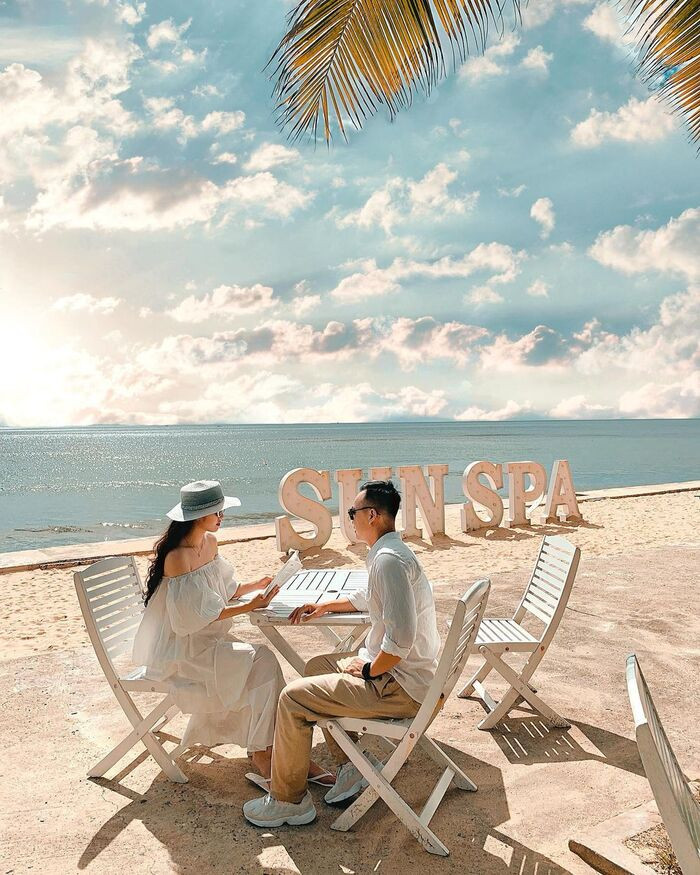 Không gian thưởng thức ẩm thực sang trọng tại nhà hàng Sun Spa Resort Quảng Bình