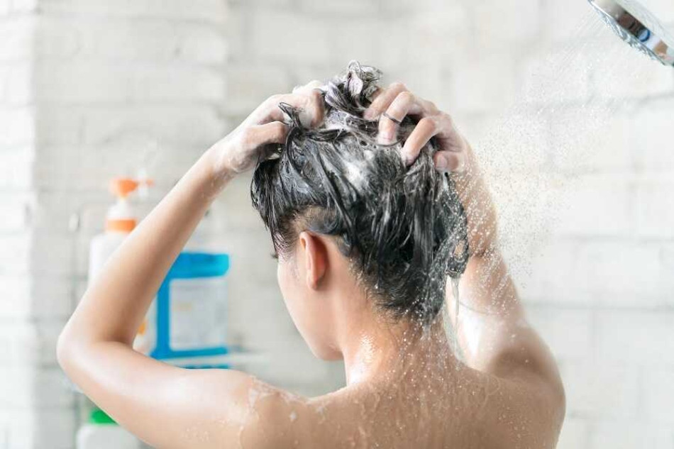 Không Gội Đầu Bằng Nước Nóng