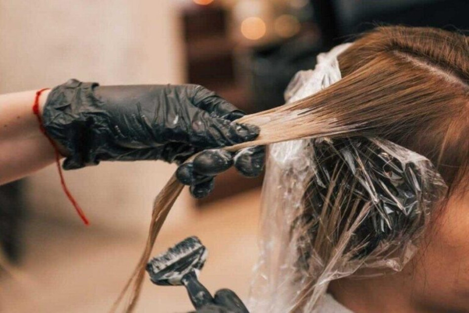 Không làm dụng tạo kiểu hay sử dụng hóa chất để tránh gây hại cho tóc