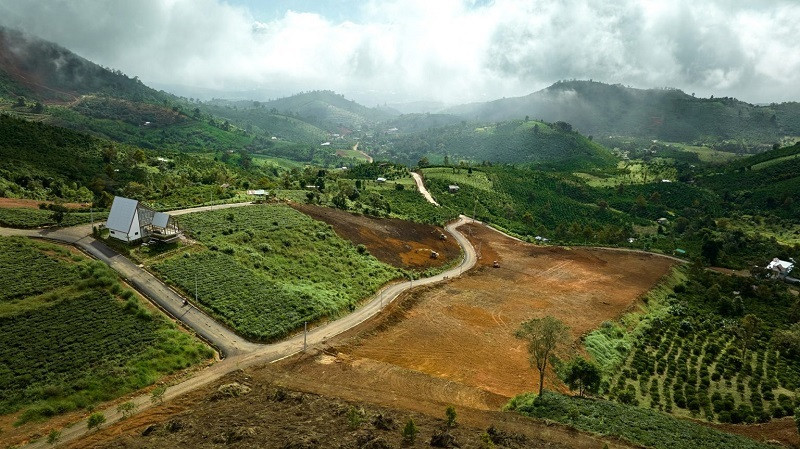 Không nên mua đất dưới chân dốc