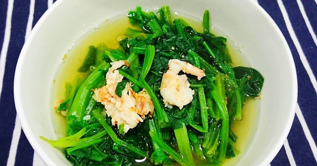 Không nên náu chung cải bó xôi với tôm cho bé ăn.
