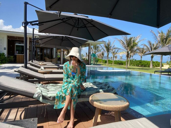 Khu bể bơi với không gian thoáng đãng tại Maia Resort