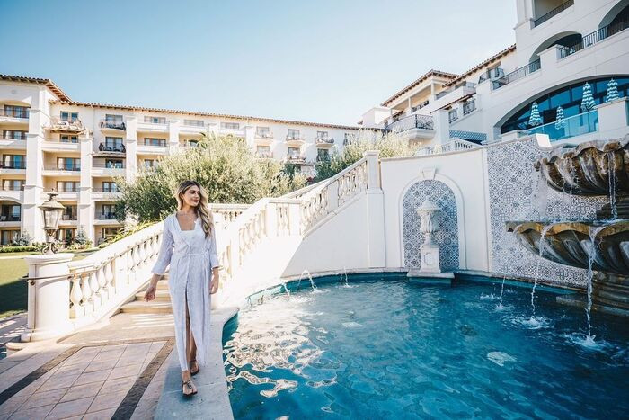 Khu vực bể bơi ngoài trời tại Waldorf Astoria Monarch Beach Resort